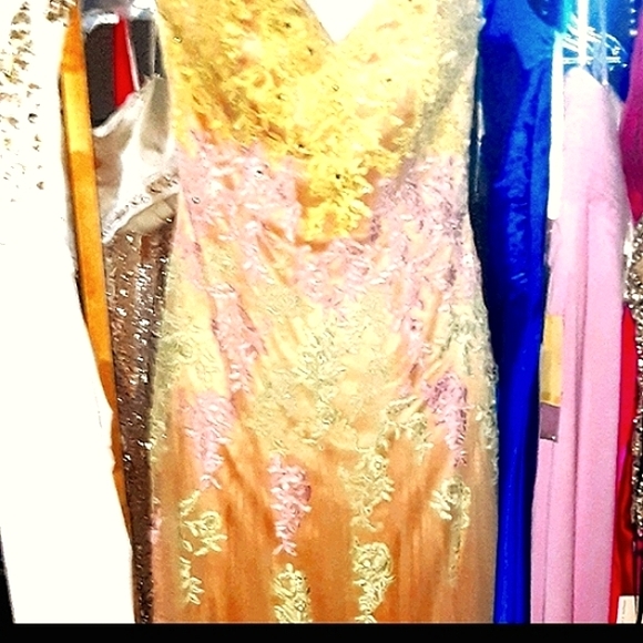 Lace Dress - Picture 2 of 4